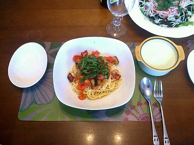 トマトと茄子の冷製パスタとアボカドスープ(*^^*)(*^^*)|まゆさん