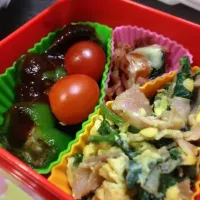 Snapdishの料理写真:ピーマンの豆腐肉詰め,ほうれん草と卵の炒め物,ベーコンのトマトとチーズのせ(シソ入り)|ゆっちゃまんさん