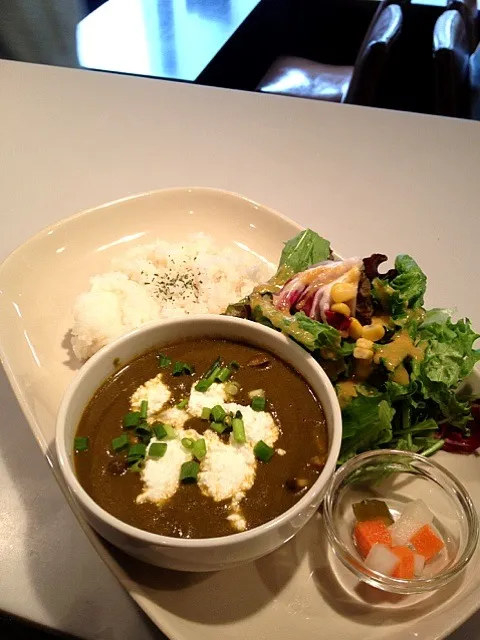 ほうれん草とキノコのカレー  カッテージチーズ|なべすけさん