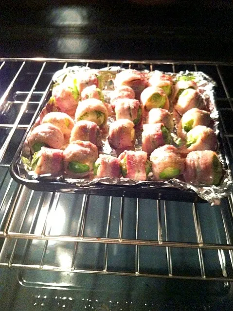 Snapdishの料理写真:Bacon wrapped brussels sprouts|Christine Lehmannさん