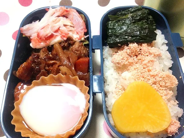 小6男子塾弁当  (夕食)                       鶏手羽元のママレード醤油煮、温泉卵、カニカマサラダ、焼きたらこ、ほうれん草のお浸し、かぶの味噌汁もずく入、以上！|Takayukiさん