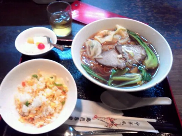 Snapdishの料理写真:海老ワンタン麺セット|セブンさん