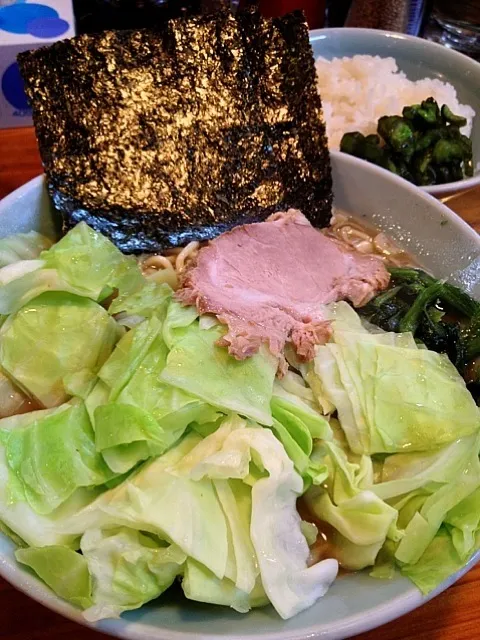 Snapdishの料理写真:キャベツラーメン。 #昼ごはん #昼飯 #ラーメン|Takashi H.さん