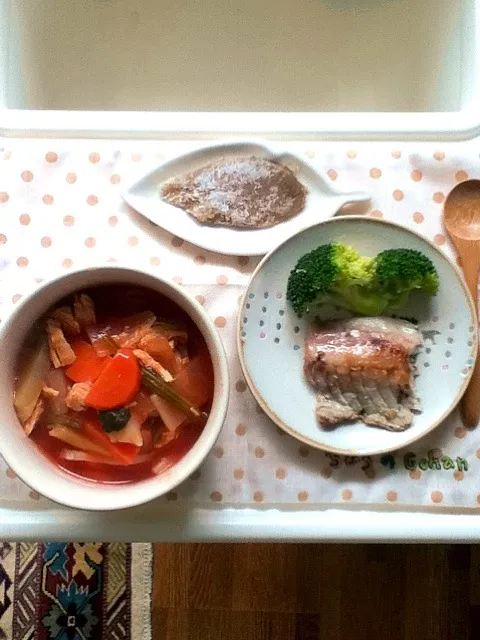 幼児食 トマト煮込みうどん、アジ塩焼き、ブロッコリー、干し芋|あっこさんのさん