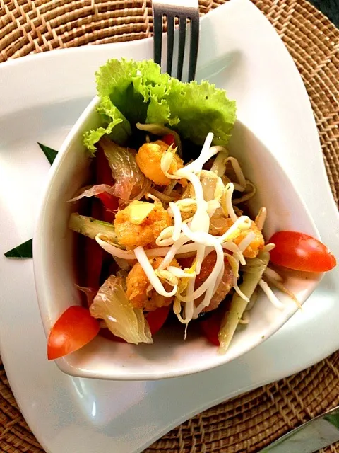 Pomelo & shrimp salad w/ sweet basil|michael nassarさん