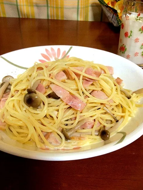 Snapdishの料理写真:きのことベーコンのクリームパスタ|もえぴさん