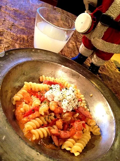 Snapdishの料理写真:🍅ベーコンとリコッタチーズのクルクルパスタ🍝|marimariさん