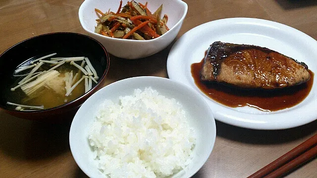 ぶりの照り焼きときんぴらごぼう|kirihara yuneさん