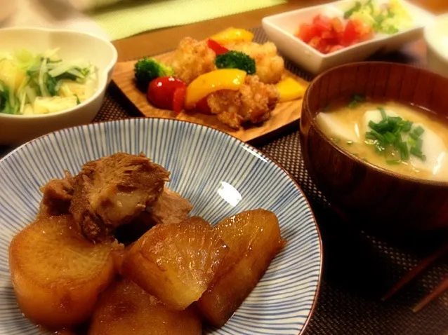 今日のお夕飯  大根と豚ロースの煮物🎶|メイスイさん