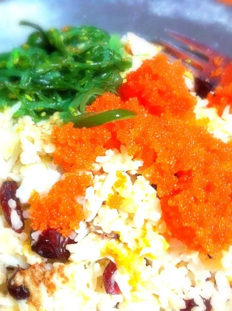 Snapdishの料理写真:Fried rice with cranberry and egg + ebiko and seaweed|Pim Patanasuthikulさん