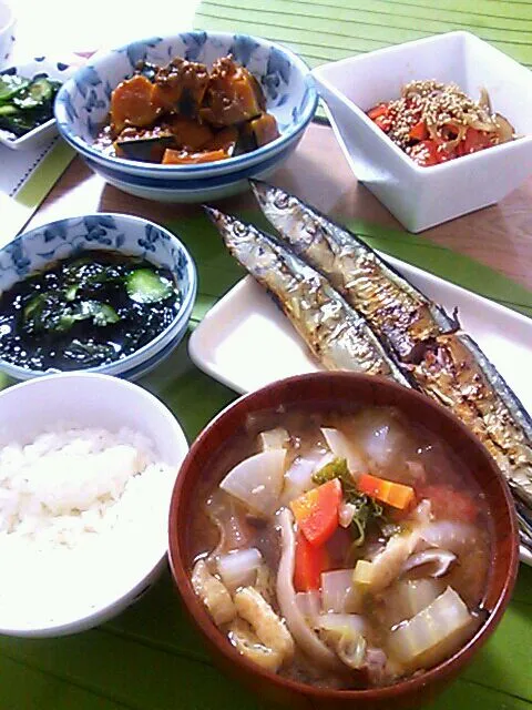 ☆秋刀魚丸干し＊蓮金平＊肉味噌ｿﾎﾞﾛ南瓜＊ﾓｽﾞｸ酢の物＊豚汁＊ごはん|ｼｮｺﾗさん