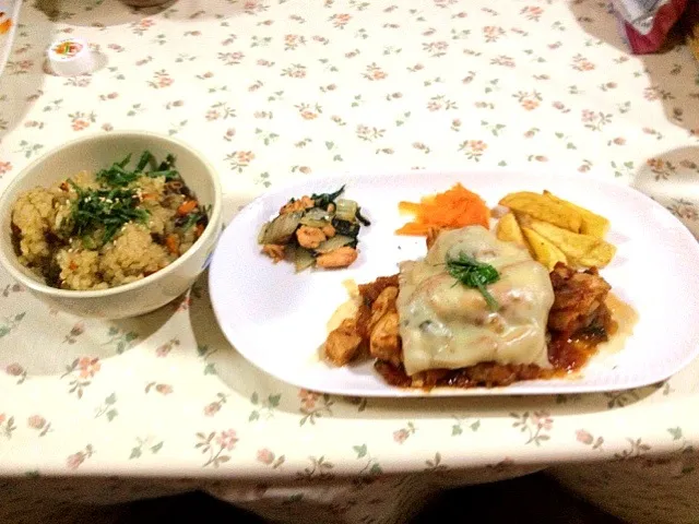 さんまの蒲焼炊き込みご飯。鶏肉のチキン煮込み。|清水桃子さん