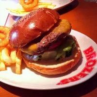 Snapdishの料理写真:チーズバーガー|Takaさん