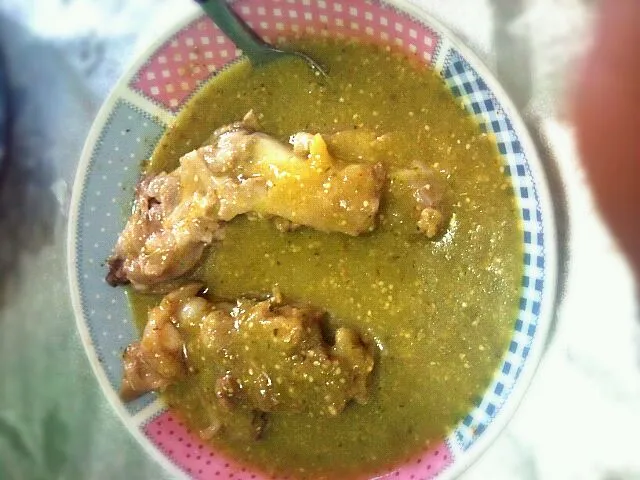 Pork feet with salsa verde.|Klaha Technicolorさん