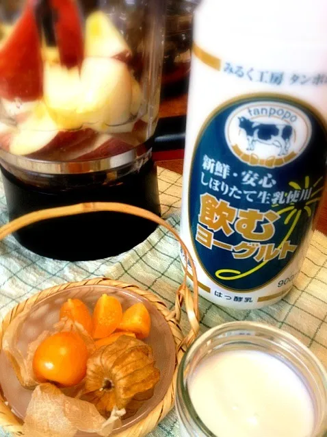 ミックスジュース 手前のが食用ほおずきです🍎|まゆさんさん