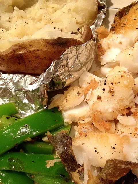 Snapdishの料理写真:Halibut, Baked Potato & Grilled Green Peppers|Myraさん