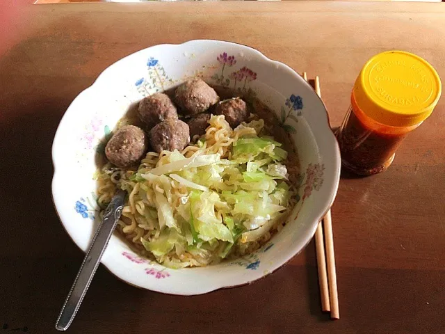 Indonesian Indomie bakso and sambal|marloさん