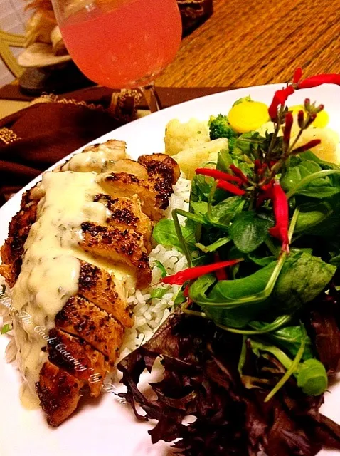 Grilled Chicken Breast with Creamy Lemon Herb Sauce., Mixed Veggies and Home Garden Salad❤|Taste-New Americanさん