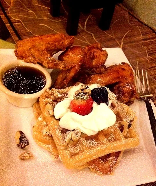 Fried Chicken Wings and Vanilla Waffles|Taste-New Americanさん