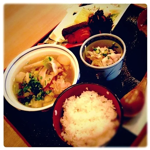 堤ランチ〜豚肉と冬野菜のうま煮、鮭醤油焼、玉子焼、、しゃぶしゃぶ豆富|shuさん