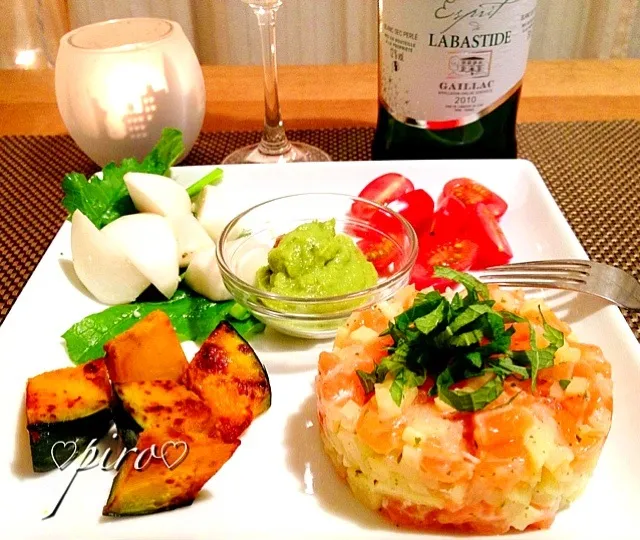 サーモンタルタル アボカドディップ 蕪のマリネ かぼちゃのロースト 白ワイン Salmon tartare. Avocado dip. Marinated turnip. Roasted pumpkin. Wine.|ピロさん