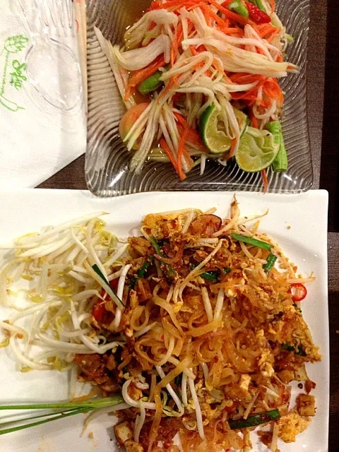 Pad Thai & green papaya salad|michael nassarさん