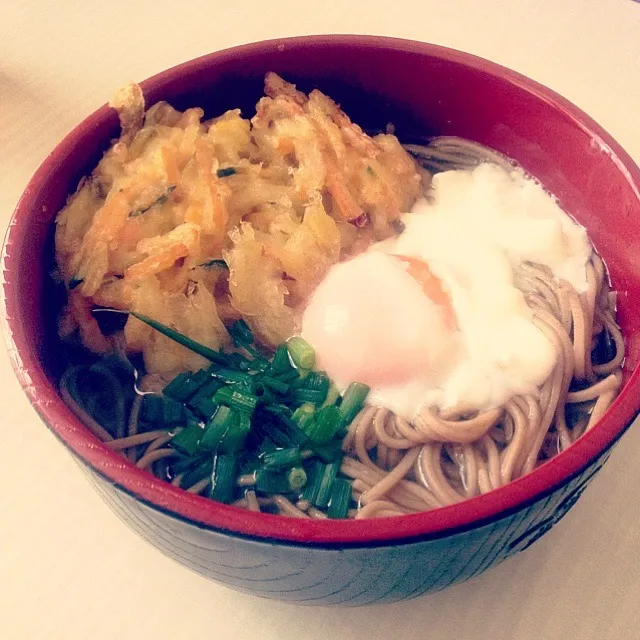 お蕎麦 野菜かき揚げと温玉のせ|ももさん