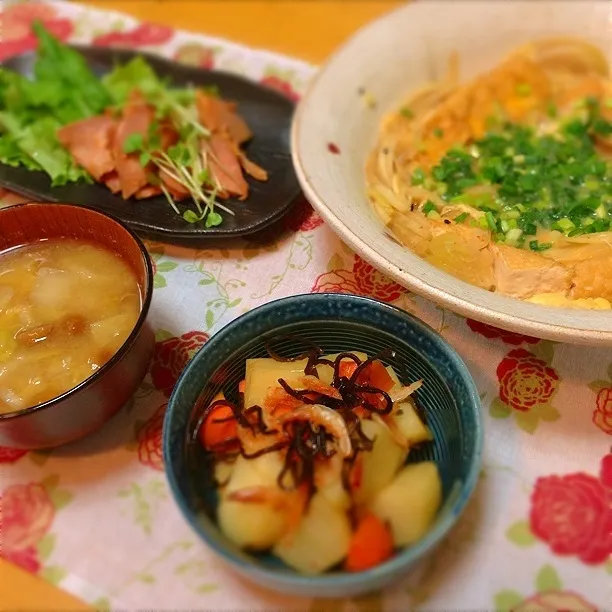 じゃがいもの塩昆布バター♧
厚揚げの卵とじ♧
なめこ白菜のお味噌♧
うま辛ラー油チャーシュー♧（お惣菜）
秋刀魚の開き♧|serinさん