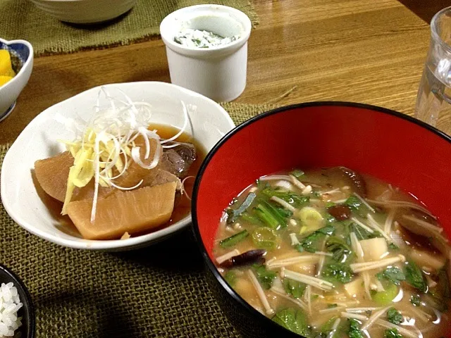 Snapdishの料理写真:ブリ大根 きのこタップリ味噌汁|あゆみさん