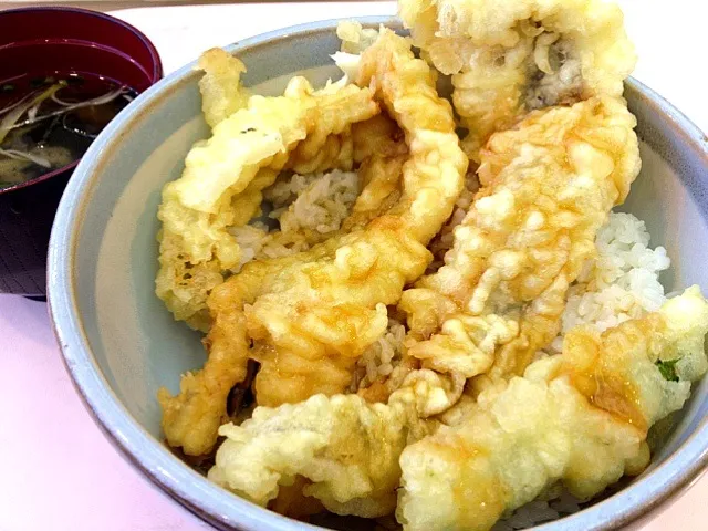 Snapdishの料理写真:今日の社食は穴子天丼。490円。|ルーア・ブランカさん