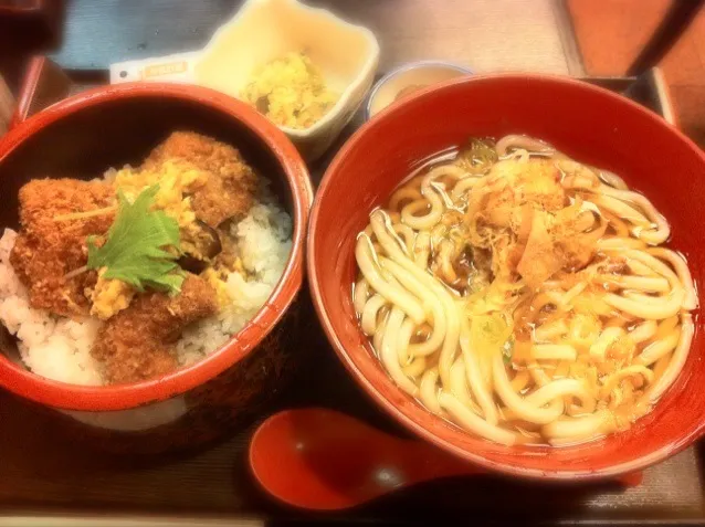 日替御膳。チキンかつ丼と、うどん。|大石さん