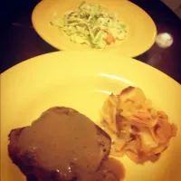 Pork chop in a white wine sauce, scalloped potatoes and coleslaw with bacon boys|Evalinaさん