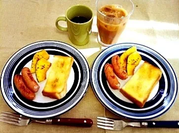 Snapdishの料理写真:朝ごはん。バターはちみつパン。|seiさん