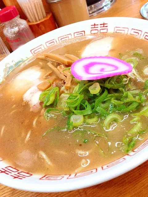 Snapdishの料理写真:和歌山名物 豚骨醤油ラーメン @丸三中華そば|Yasufumi Moritaさん