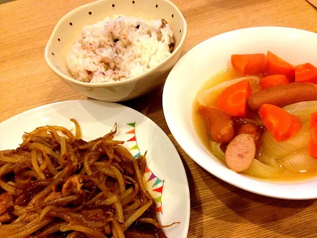 Snapdishの料理写真:雑穀ごはん♡もやしの肉味噌炒め♡コンソメスープ|まゆさん