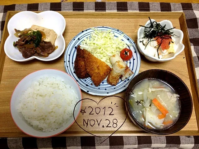 ♢肉豆腐、アジフライ、ちくわのチーズ天ぷら、山芋のたらこ和え、お味噌汁|aomikoさん