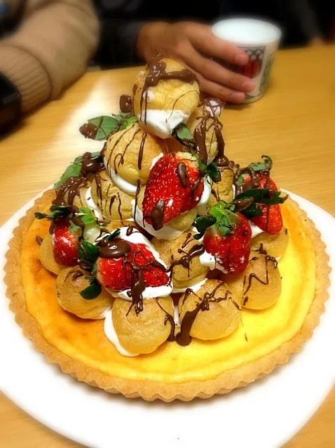 チーズケーキタルトのクロカンブッシュ風|みなさん