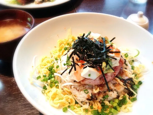 豆腐とアボカドのねぎとろ丼|かのこさん