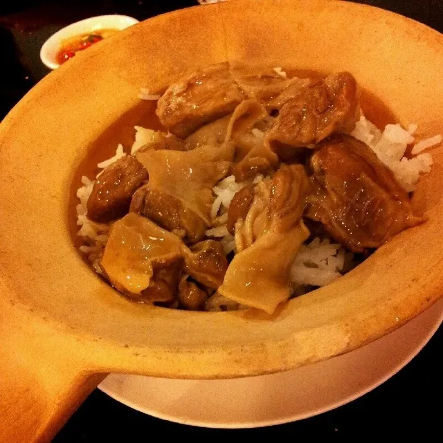 Steamed Jasmine Rice with Braise Pork in Claypot|Little Tomatoさん