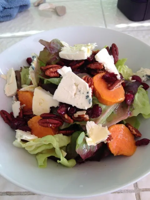 Butter lettus with roasted sweet potato, rosemary pecans and blue cheese|amanda aielloさん