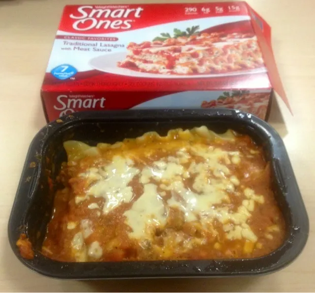 Weight Watchers Smart Ones: Traditional Lasagna with Meat Sauce|Alena Eydlishさん