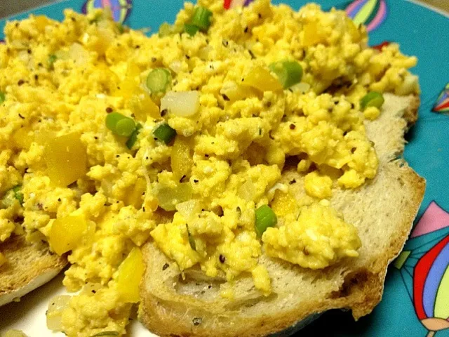 Scrambled egg and toasted bread|luvsie juanさん