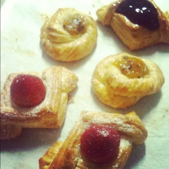 Snapdishの料理写真:Fruit danish..😊😊|Sweet Actuallyさん