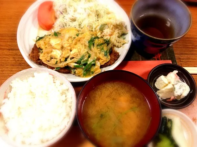 中中のカツトジ定食！|yukoさん