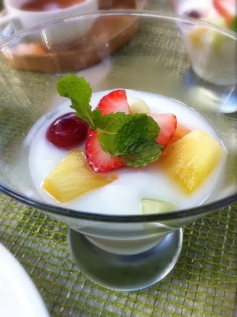 Yogurt with fruits|Jive Chieさん