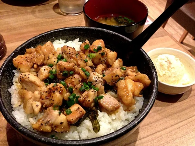 Snapdishの料理写真:鳥バター丼|ぴかちゅうさん