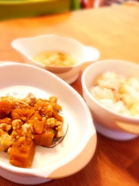 チビさんのごはん  きなこ軟飯 かぼちゃのそぼろ煮 野菜スープ|ぽっちゃんさん