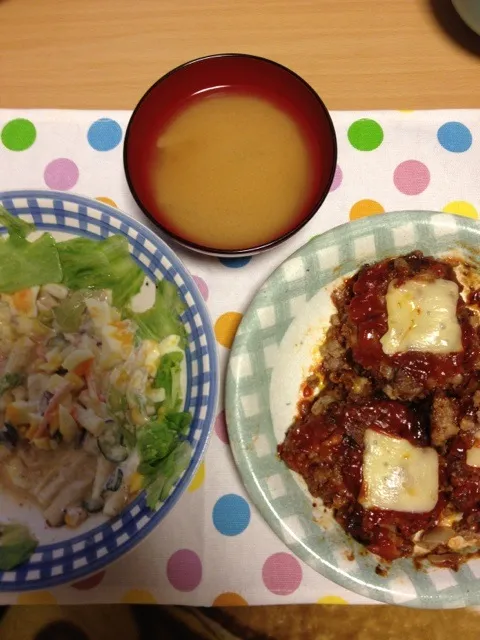 チーズハンバーグ  マカロニサラダ  大根のお味噌汁|矢部智恵子さん