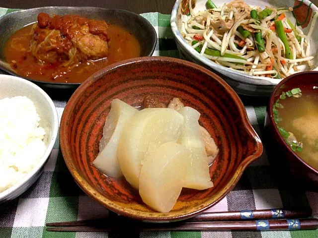 大根と薩摩揚げの煮物、もやしとニンニクの芽、３日連続ロールキャベツ、ごはん、みそ汁|XLH883さん