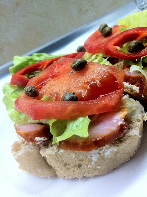 Ham lettuce tomatoes capers|Zheni Todorovaさん